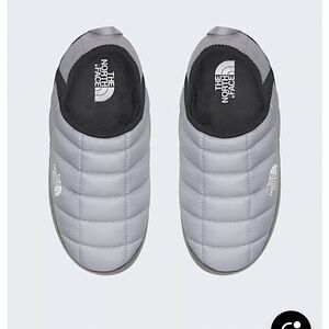 NWT The North Face Silver Quilted Slippers
